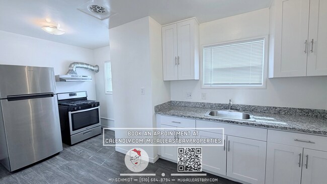 Building Photo - Remodeled top floor 1 Bd with hardwood flooring and spacious modern kitchen $1850