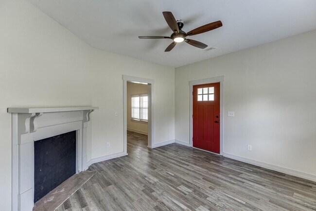 Building Photo - 1051 Gage Dr