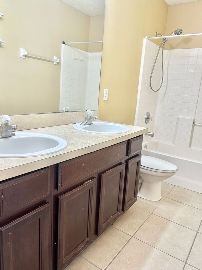 Building Photo - Beautiful Home in Parkview at Lake Shore