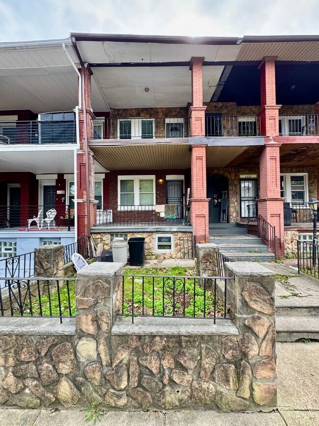 Primary Photo - 6024 Catharine St