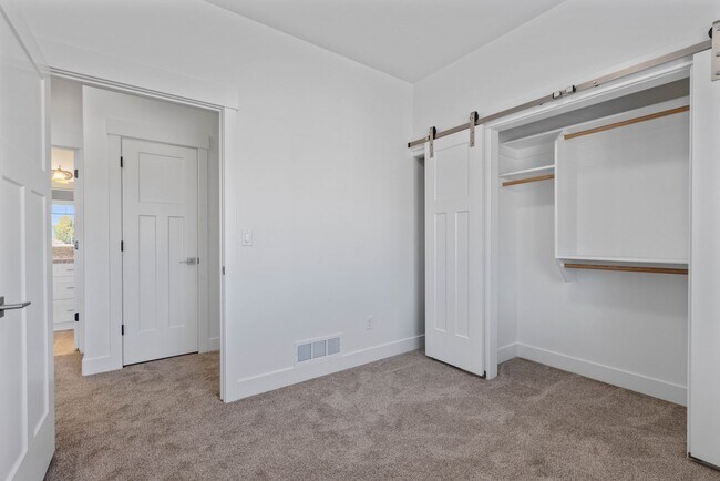 Building Photo - MODERN 3 BED 2.5 BATH HOMES IN ST ANTHONY