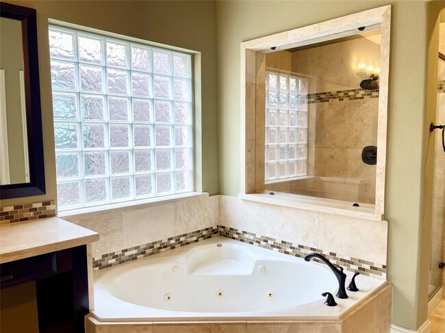 Building Photo - 8338 Sedona Ridge Dr