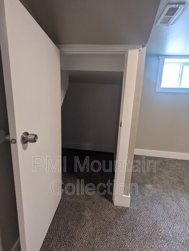 Building Photo - 249 S 400 E