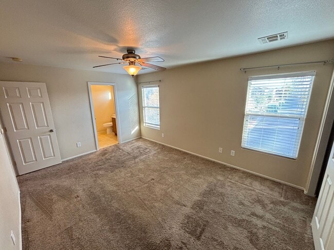 Building Photo - Gorgeous 3Bed/2.5Bath, 2-Story Home located in the SW part of the valley