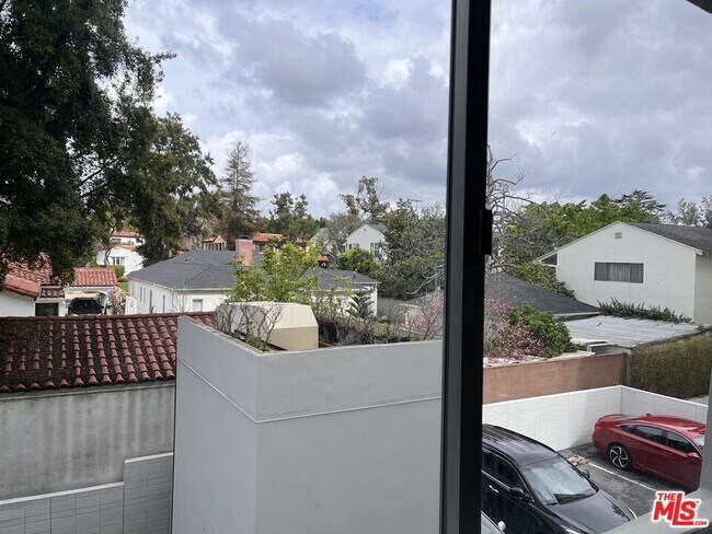 Building Photo - 10787 Wilshire Blvd