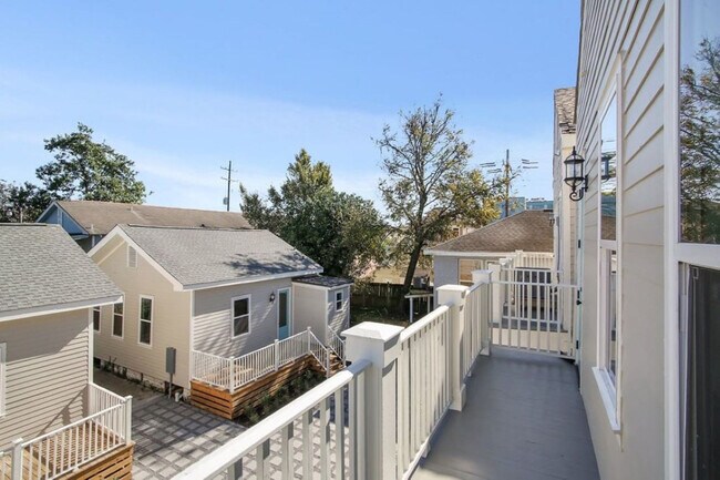 Building Photo - 2213 Louisiana Ave