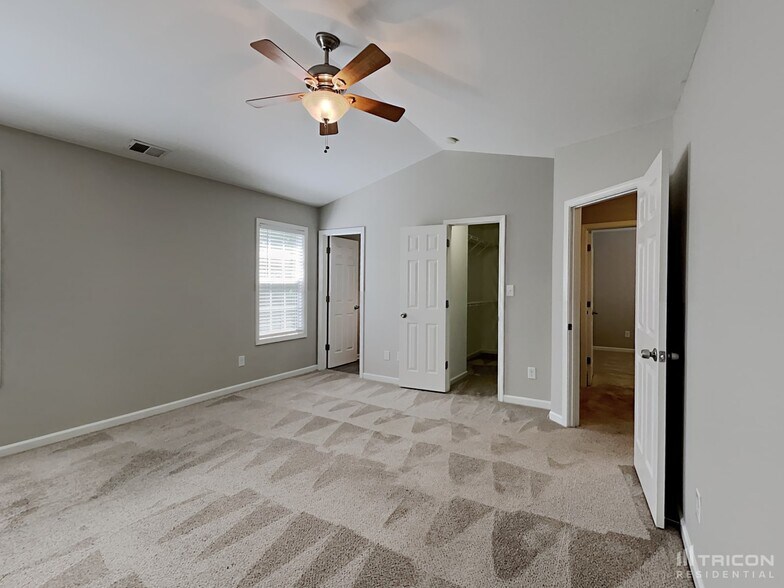 Building Photo - 2820 Oasis Ln