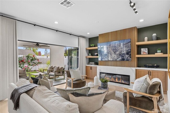 Building Photo - 4652 Charnock Dr
