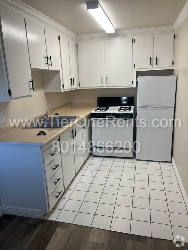 Building Photo - Move-in special: $500 off First months rent