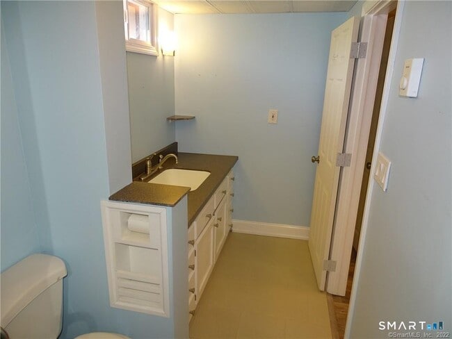Building Photo - 15 Bayshore Dr