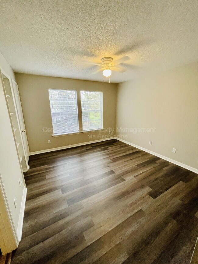 Building Photo - 6166 Westgate Dr