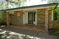 Building Photo - 218 Howard St