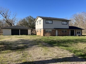 Building Photo - 2708 County Road 686