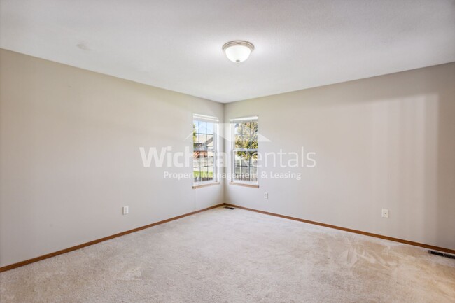 Building Photo - ****$500 off first months rent**** 3 bedro...