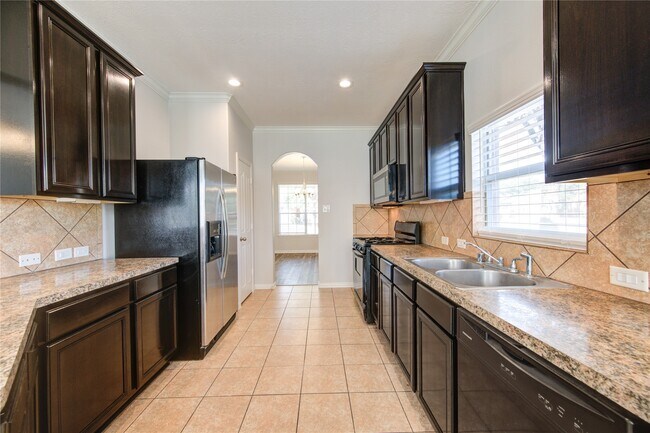 Building Photo - 24615 Lakecrest Bend Dr