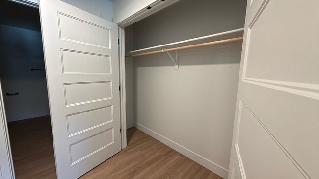 Building Photo - 2 bed 2 bath apartment (FIRST MONTH RENT F...