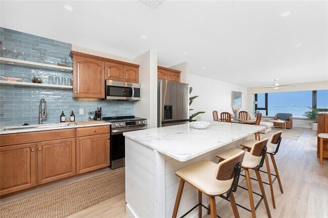 Building Photo - 1500 Park Beach Cir