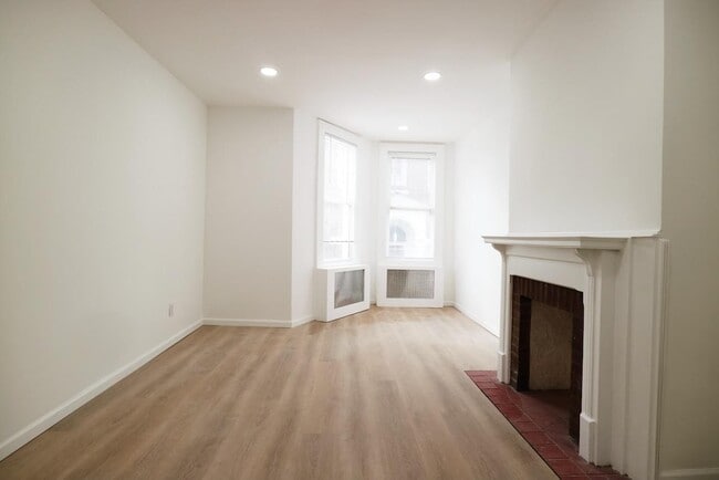 Building Photo - 72-27 68th St