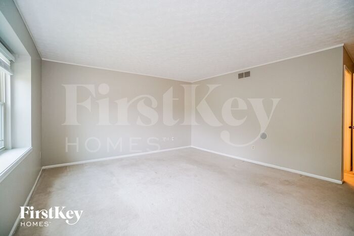 Building Photo - 5586 Edie Dr