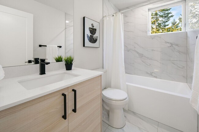 Building Photo - Modern Townhome in Licton Springs – Rooftop Deck & Stylish Living!