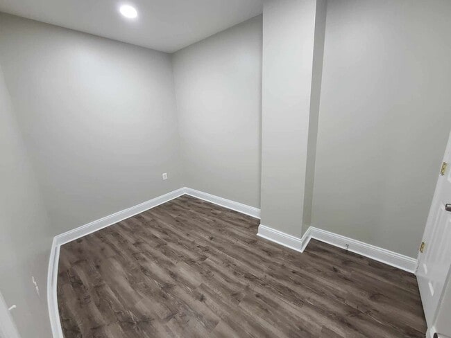 Building Photo - 3 Bedroom Townhouse in pigtown