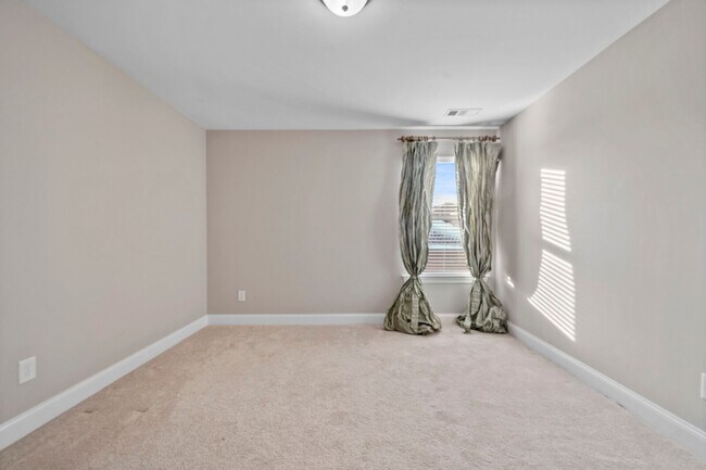 Building Photo - 4BR Home with Over 3,200 Sq Ft in Desirable Mount Juliet Community