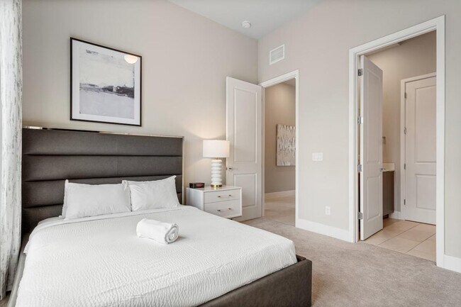 Building Photo - 7740 Sandy Ridge Dr