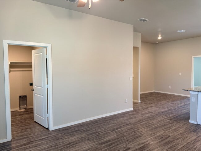 Building Photo - "Charming 3-Bed, 2-Bath Home with 1543 Sq Ft of Comfort on N Texas Ave, Lubbock!"
