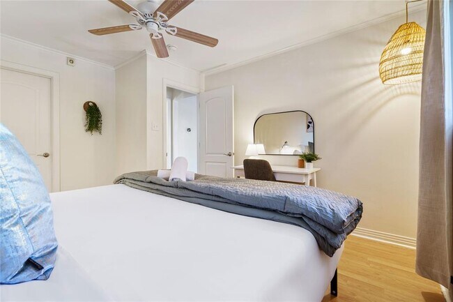 Building Photo - 1422 Collier St