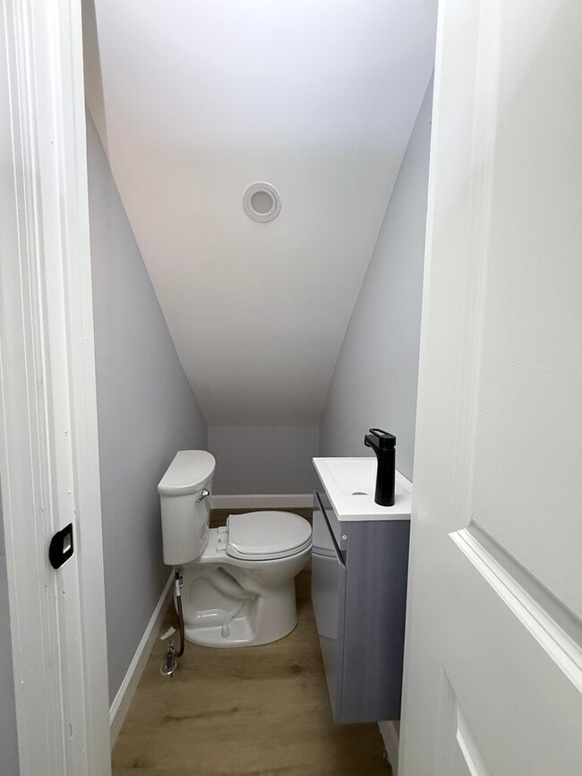 Building Photo - 26 Orchard Ave