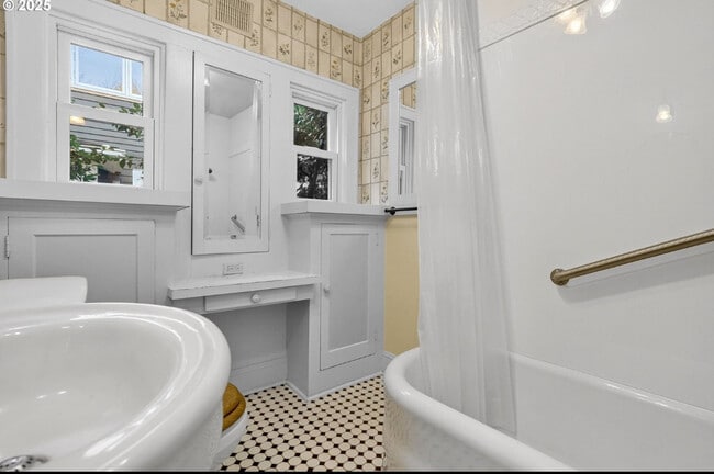 Building Photo - 3748 NE 23rd Ave