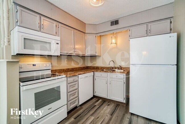 Building Photo - 627 Presidential Way