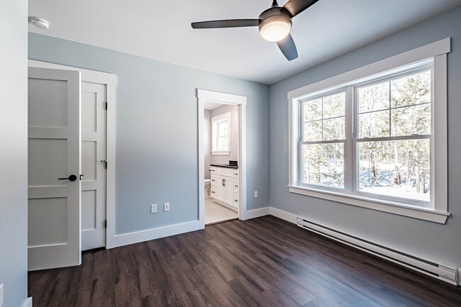 Building Photo - Highland Duplex