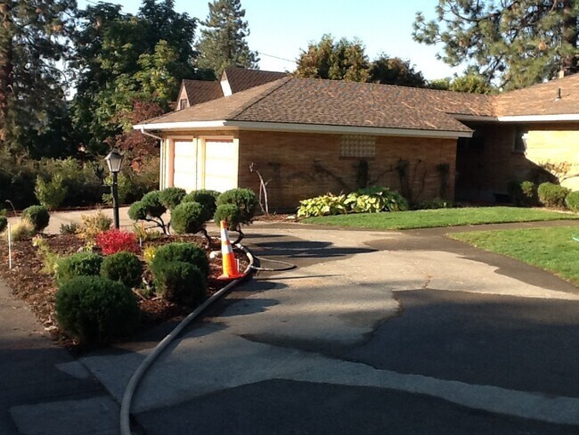 Building Photo - Audubon Area 3 Bedroom 2 Bath Brick Rancher with Spokane River Views