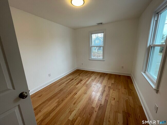 Building Photo - 471 Marlborough Terrace