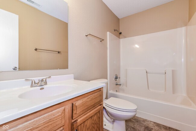 Building Photo - 7467 Grandview Dr