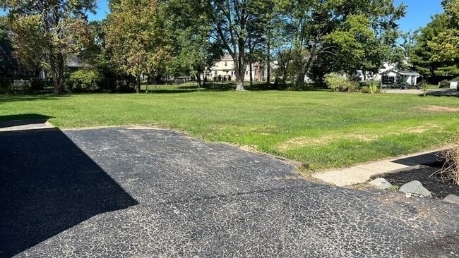Building Photo - Westerville Ranch overlooking Hoover