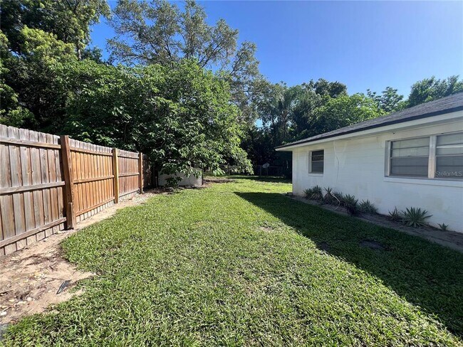 Building Photo - 1238 Woodmere Dr