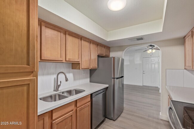 Building Photo - 3825 E Camelback Rd