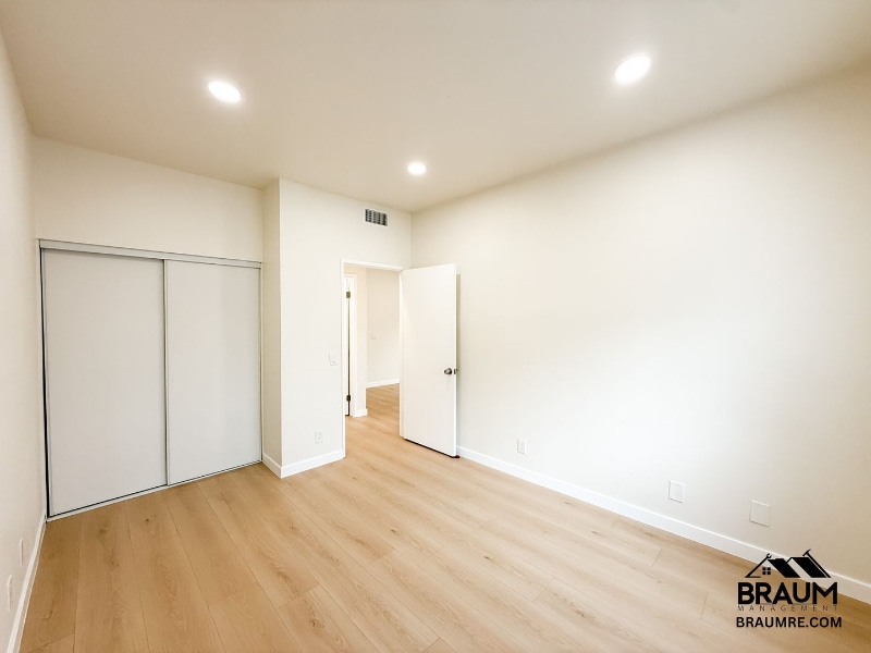 Building Photo - 11459 Collins St