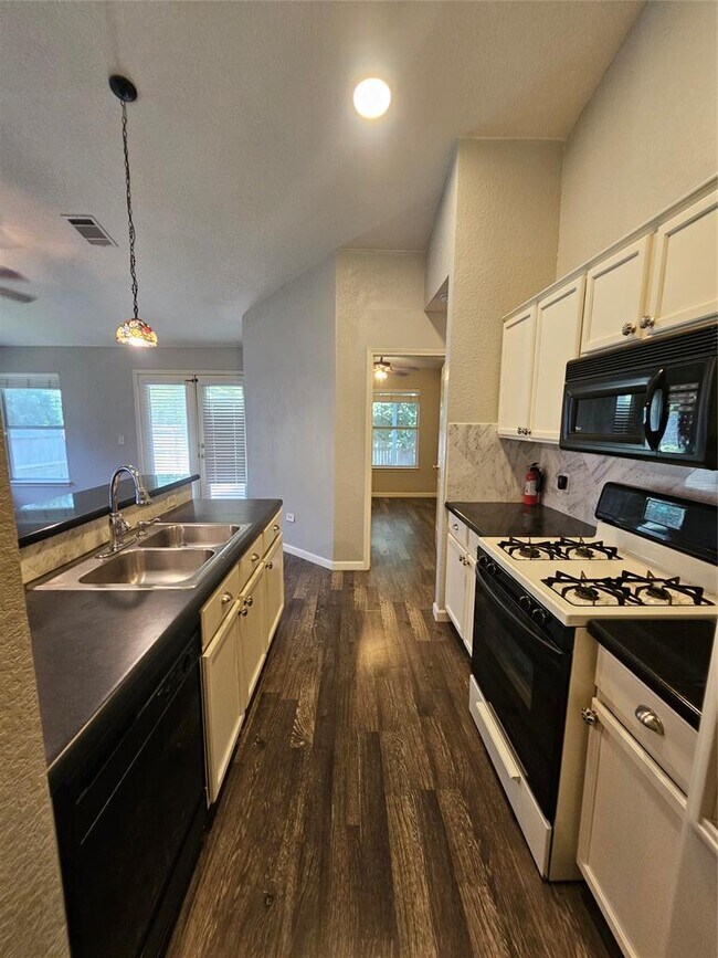 Building Photo - 174 Prairie Springs Loop