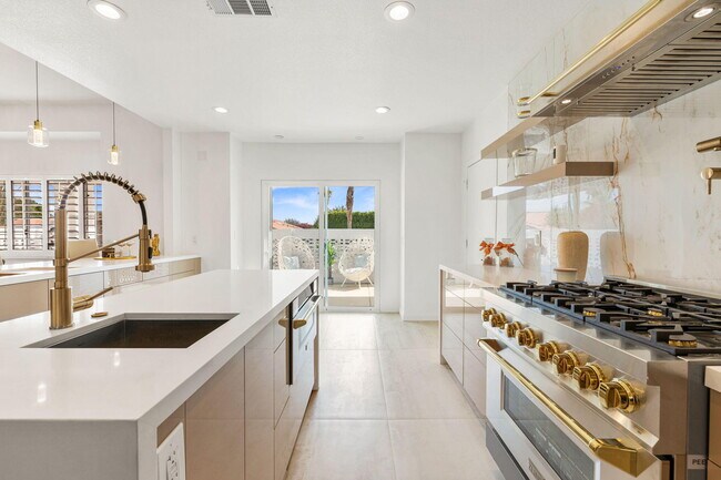 Building Photo - 47215 Heliotrope Dr