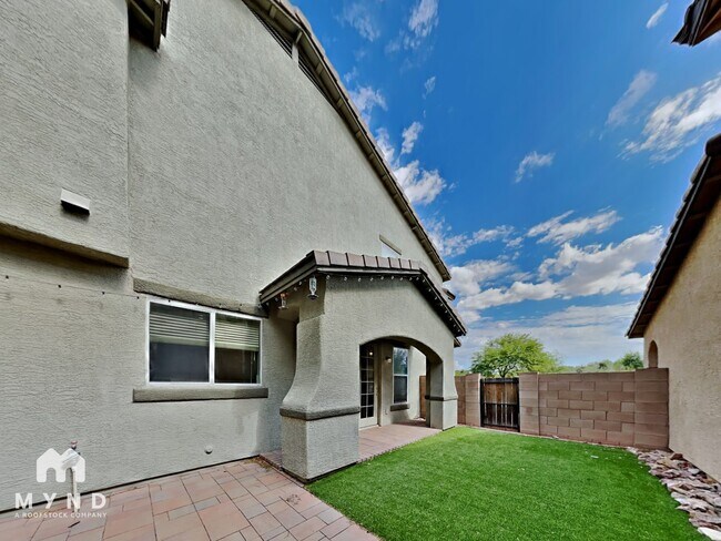 Building Photo - 5733 E Bellow Ln