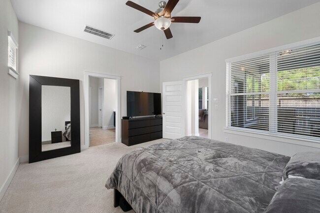 Building Photo - 28750 Shoalhaven Ct