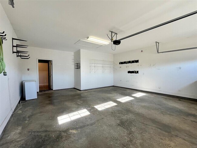 Building Photo - 876 Hedgefield Way