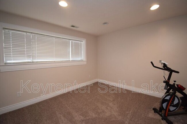 Building Photo - 6502 S 5180 W