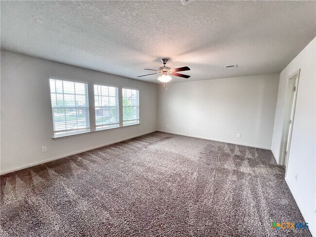 Building Photo - 310 Creekview Way