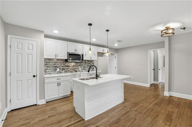 Building Photo - 2866 Belvedere Ln