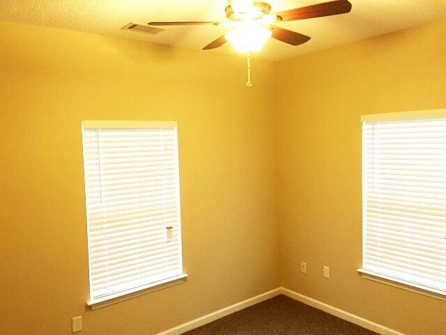 Building Photo - 420 Stonebridge Circle