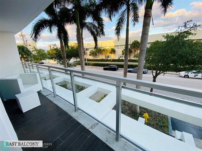 Building Photo - 9400 W Bay Harbor Dr
